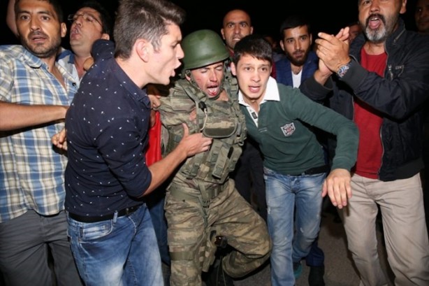 Foto - Türkiye darbeye karşı durdu!