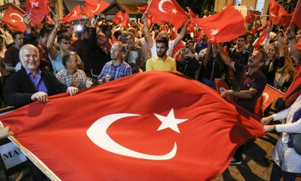 Foto - Türkiye darbeye karşı durdu!