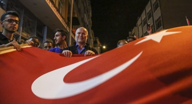 Foto - Türkiye darbeye karşı durdu!