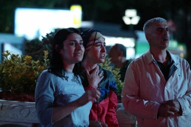 Foto - Türkiye darbeye karşı durdu!