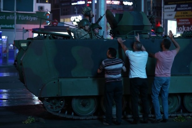 Foto - Türkiye darbeye karşı durdu!