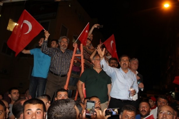 Foto - Türkiye darbeye karşı durdu!