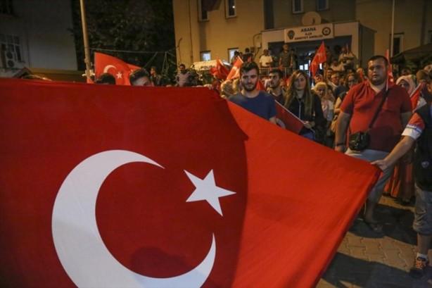 Foto - Türkiye darbeye karşı durdu!