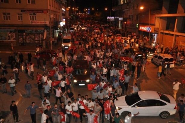 Foto - Türkiye darbeye karşı durdu!