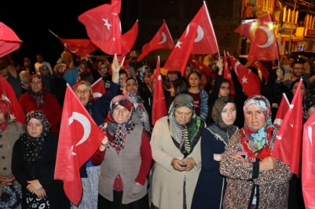 Foto - Türkiye darbeye karşı durdu!