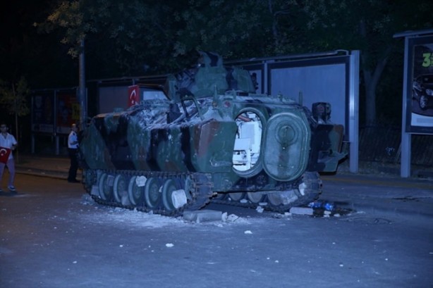 Foto - Türkiye darbeye karşı durdu!