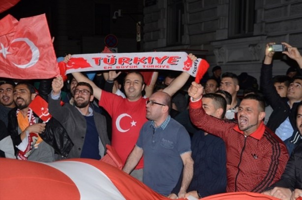 Foto - Türkiye darbeye karşı durdu!