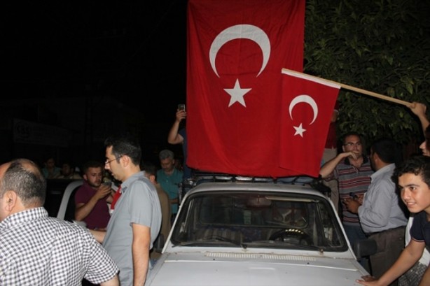 Foto - Türkiye darbeye karşı durdu!