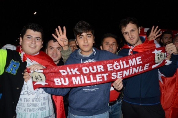 Foto - Türkiye darbeye karşı durdu!