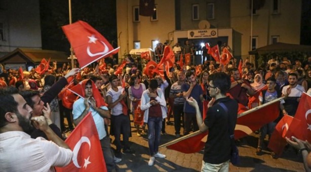 Foto - Türkiye darbeye karşı durdu!