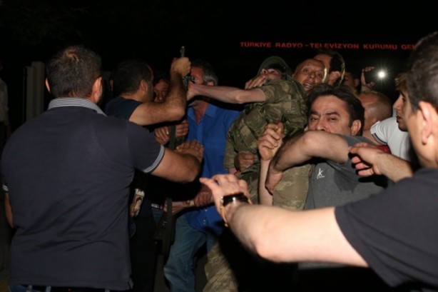 Foto - Türkiye darbeye karşı durdu!
