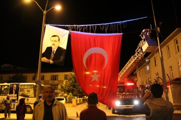 Foto - Türkiye darbeye karşı durdu!