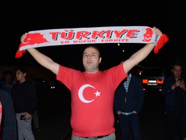 Foto - Türkiye darbeye karşı durdu!