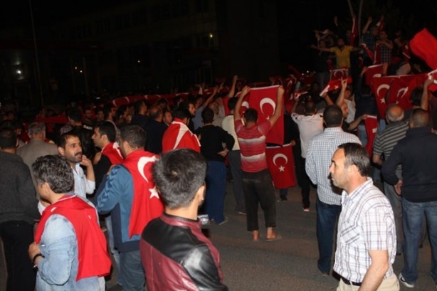 Foto - Türkiye darbeye karşı durdu!