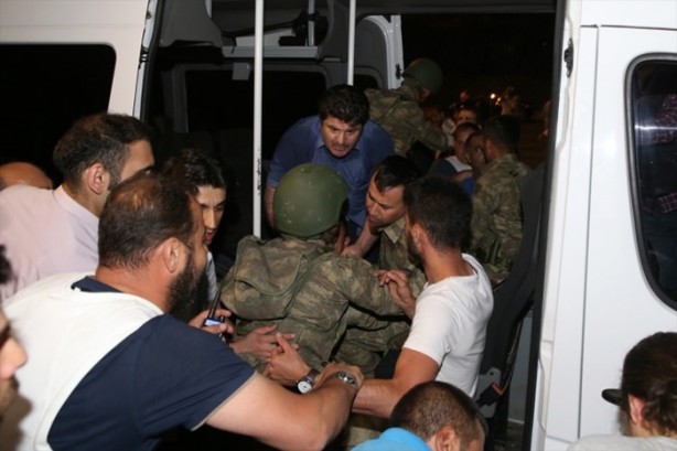 Foto - Türkiye darbeye karşı durdu!