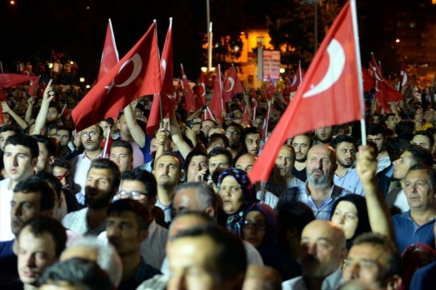 Foto - Türkiye darbeye karşı durdu!