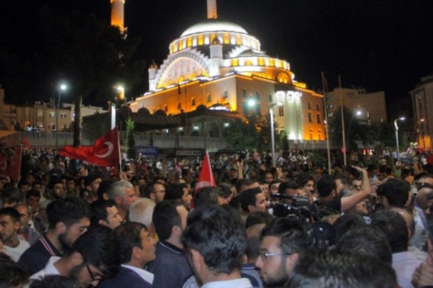 Foto - Türkiye darbeye karşı durdu!