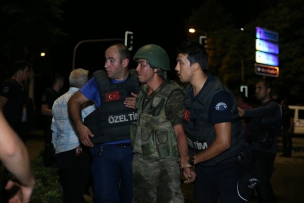 Foto - Türkiye darbeye karşı durdu!