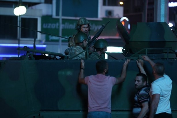 Foto - Türkiye darbeye karşı durdu!