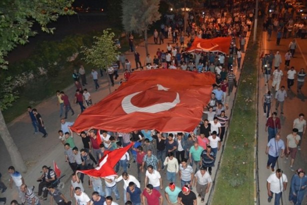 Foto - Türkiye darbeye karşı durdu!