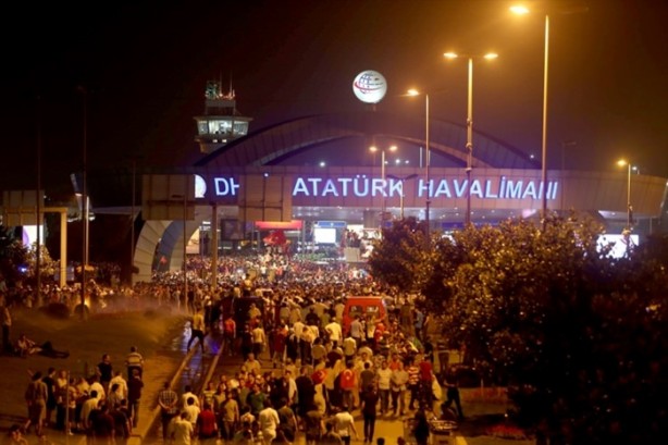 Foto - Türkiye darbeye karşı durdu!