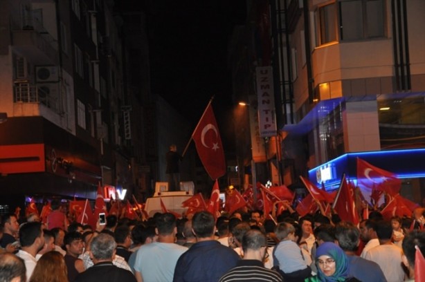 Foto - Türkiye darbeye karşı durdu!