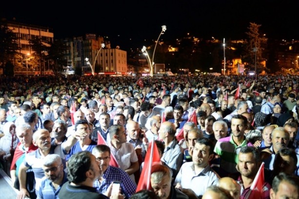 Foto - Türkiye darbeye karşı durdu!