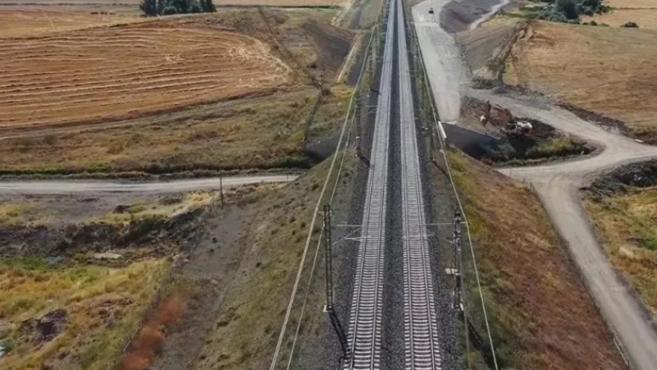 Foto - Türkiye demir ağlarla örülüyor: 3 ile daha hızlı tren müjdesi!