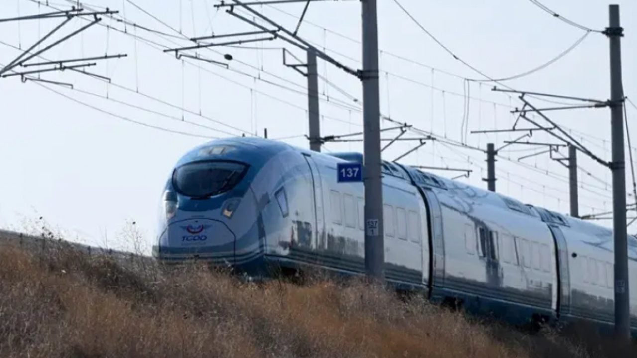 Foto - Türkiye demir ağlarla örülüyor: 3 ile daha hızlı tren müjdesi!