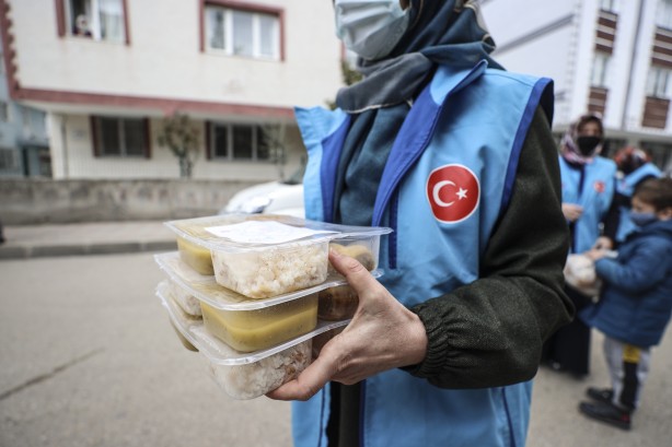 Türkiye Diyanet Vakfı, ramazanda 20 bin kişiye kumanya dağıtacak