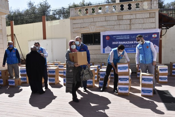 Türkiye Diyanet Vakfı'ndan Lübnan'da 7 bin aileye gıda ve kıyafet yardımı