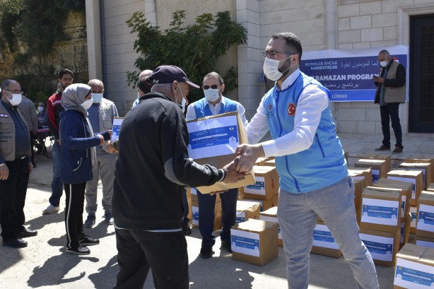 Foto - Türkiye Diyanet Vakfı'ndan Lübnan'da 7 bin aileye gıda ve kıyafet yardımı