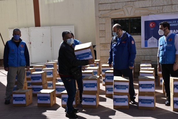Foto - Türkiye Diyanet Vakfı'ndan Lübnan'da 7 bin aileye gıda ve kıyafet yardımı