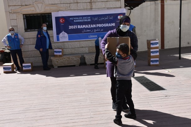 Foto - Türkiye Diyanet Vakfı'ndan Lübnan'da 7 bin aileye gıda ve kıyafet yardımı
