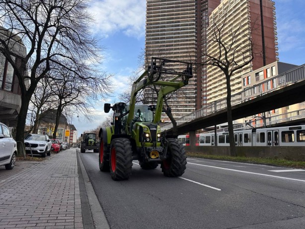 Foto - Türkiye düşmanı Cem, Almanya'yı batırdı! Binlerce kişi sokağa indi! Görüntüler tam bomba