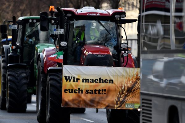 Foto - Türkiye düşmanı Cem, Almanya'yı batırdı! Binlerce kişi sokağa indi! Görüntüler tam bomba