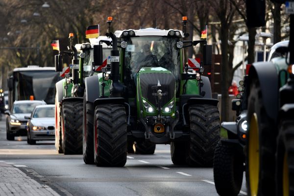 Foto - Türkiye düşmanı Cem, Almanya'yı batırdı! Binlerce kişi sokağa indi! Görüntüler tam bomba