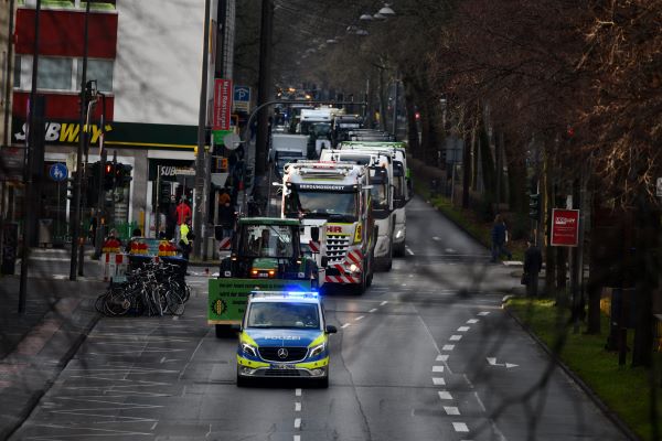 Foto - Türkiye düşmanı Cem, Almanya'yı batırdı! Binlerce kişi sokağa indi! Görüntüler tam bomba