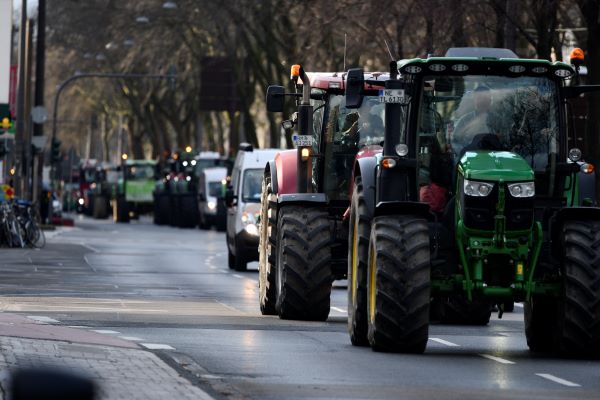 Foto - Türkiye düşmanı Cem, Almanya'yı batırdı! Binlerce kişi sokağa indi! Görüntüler tam bomba