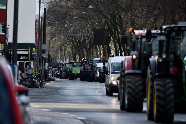 Foto - Türkiye düşmanı Cem, Almanya'yı batırdı! Binlerce kişi sokağa indi! Görüntüler tam bomba