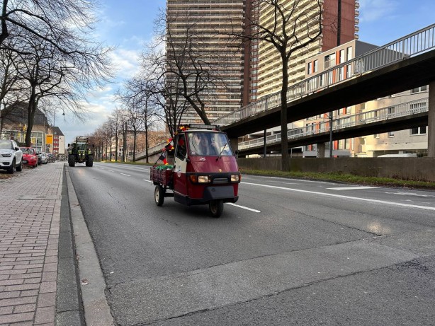 Foto - Türkiye düşmanı Cem, Almanya'yı batırdı! Binlerce kişi sokağa indi! Görüntüler tam bomba