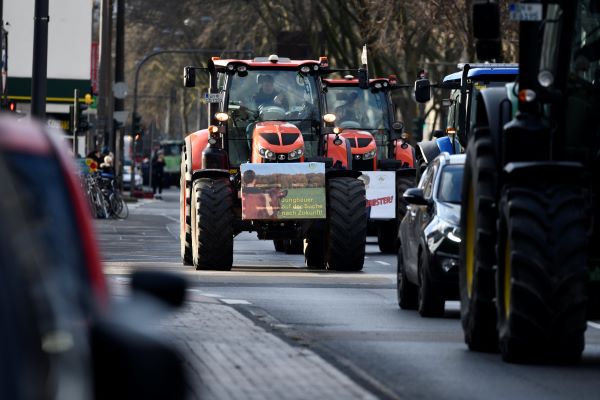 Foto - Türkiye düşmanı Cem, Almanya'yı batırdı! Binlerce kişi sokağa indi! Görüntüler tam bomba
