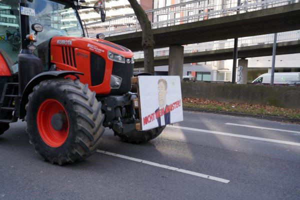 Foto - Türkiye düşmanı Cem, Almanya'yı batırdı! Binlerce kişi sokağa indi! Görüntüler tam bomba