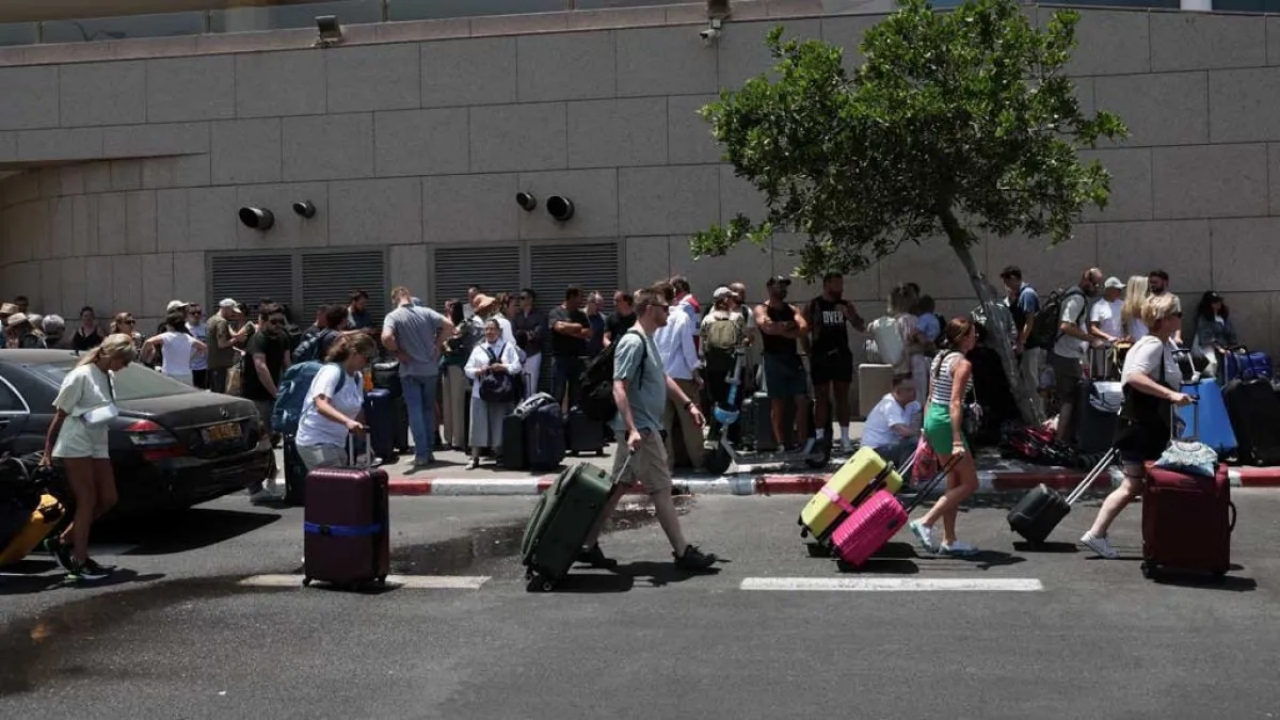 Foto - Türkiye düşmanı o ülkeden skandal hamle! İran korkusundan it gibi titreyen İsrail’de binlerce kişi aynı anda bunu yapmaya başladı
