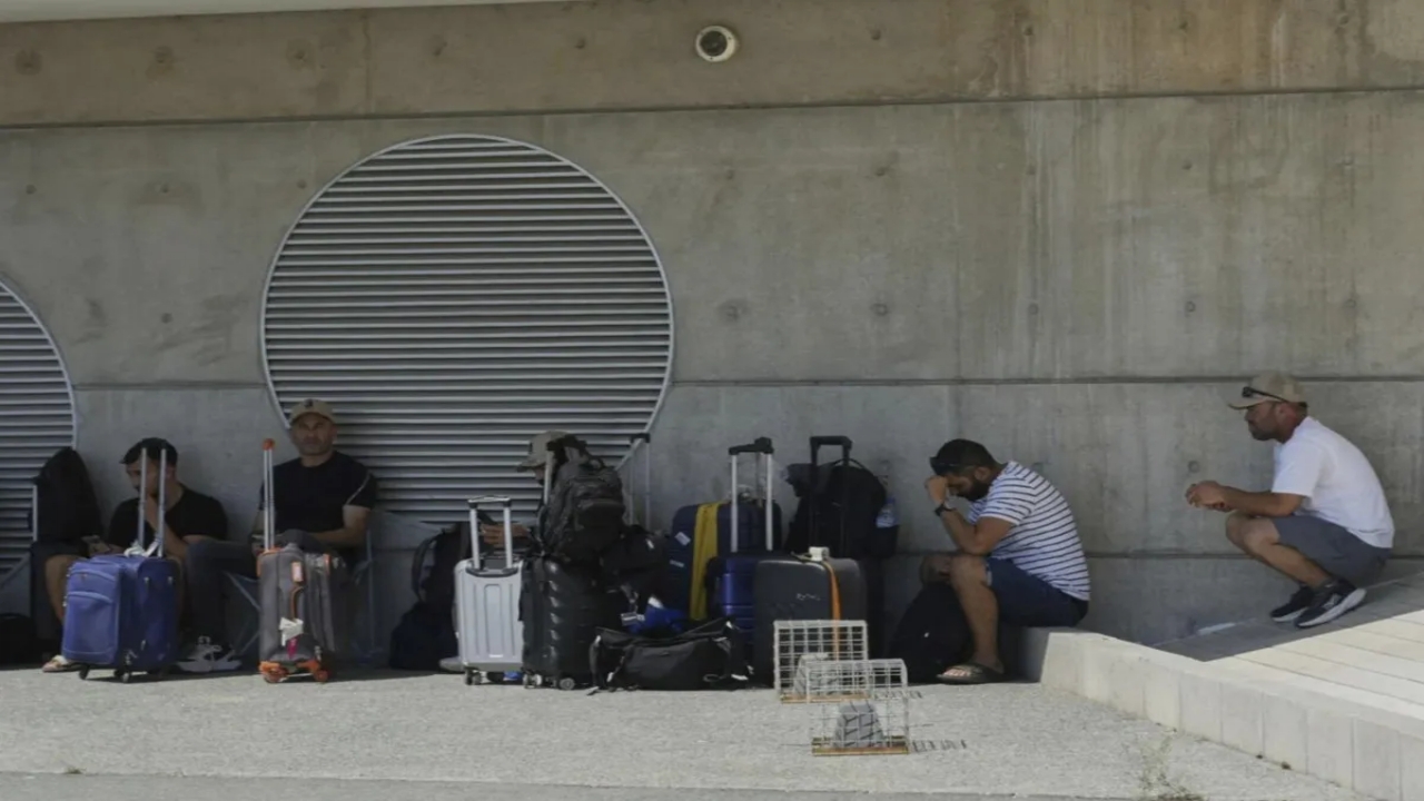Foto - Türkiye düşmanı o ülkeden skandal hamle! İran korkusundan it gibi titreyen İsrail’de binlerce kişi aynı anda bunu yapmaya başladı
