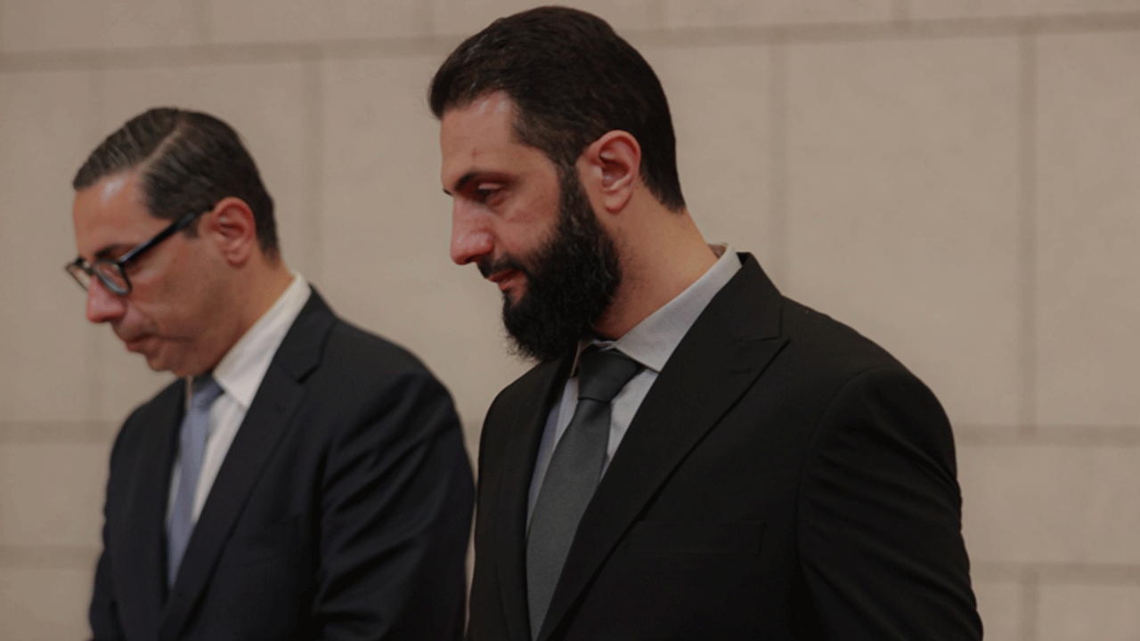 Foto - Türkiye düşmanlarıyla bir araya gelen Suriye Cumhurbaşkanı Ahmed Şara'dan olay tavır