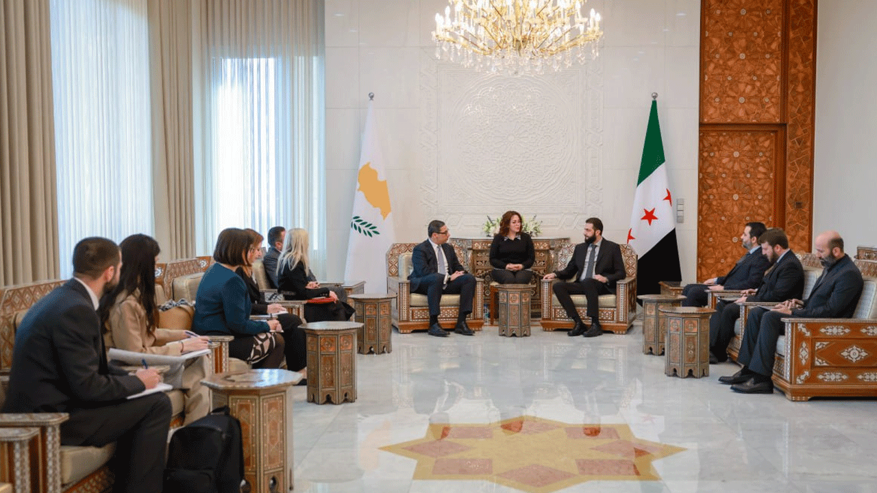 Foto - Türkiye düşmanlarıyla bir araya gelen Suriye Cumhurbaşkanı Ahmed Şara'dan olay tavır