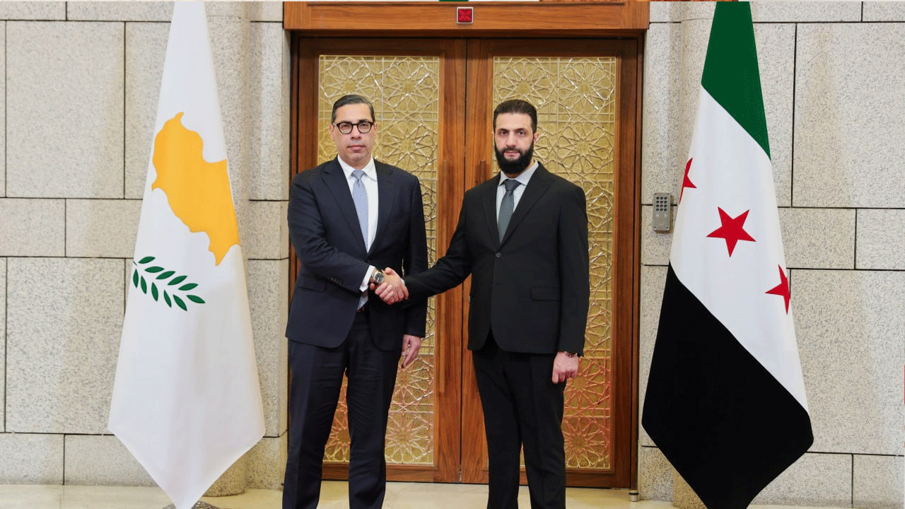 Foto - Türkiye düşmanlarıyla bir araya gelen Suriye Cumhurbaşkanı Ahmed Şara'dan olay tavır