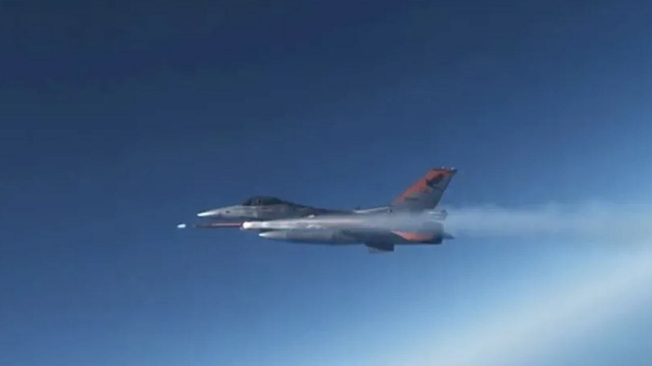 Foto - ''Türkiye füzeyi ateşledi! Acilen İHA almalıyız' diyerek duyurdular