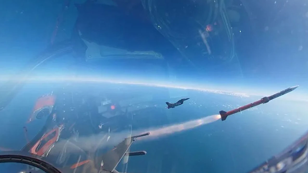 Foto - ''Türkiye füzeyi ateşledi! Acilen İHA almalıyız' diyerek duyurdular